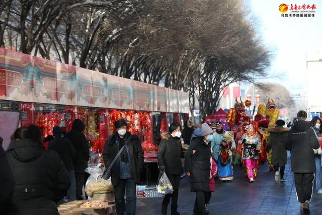水磨溝區商務局（糧食局）在南湖家樂福門前舉辦惠民繽紛年貨節.jpg