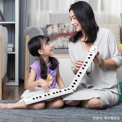 初學者買電子鋼琴什么牌子好？看看折疊電子鋼琴怎么樣？