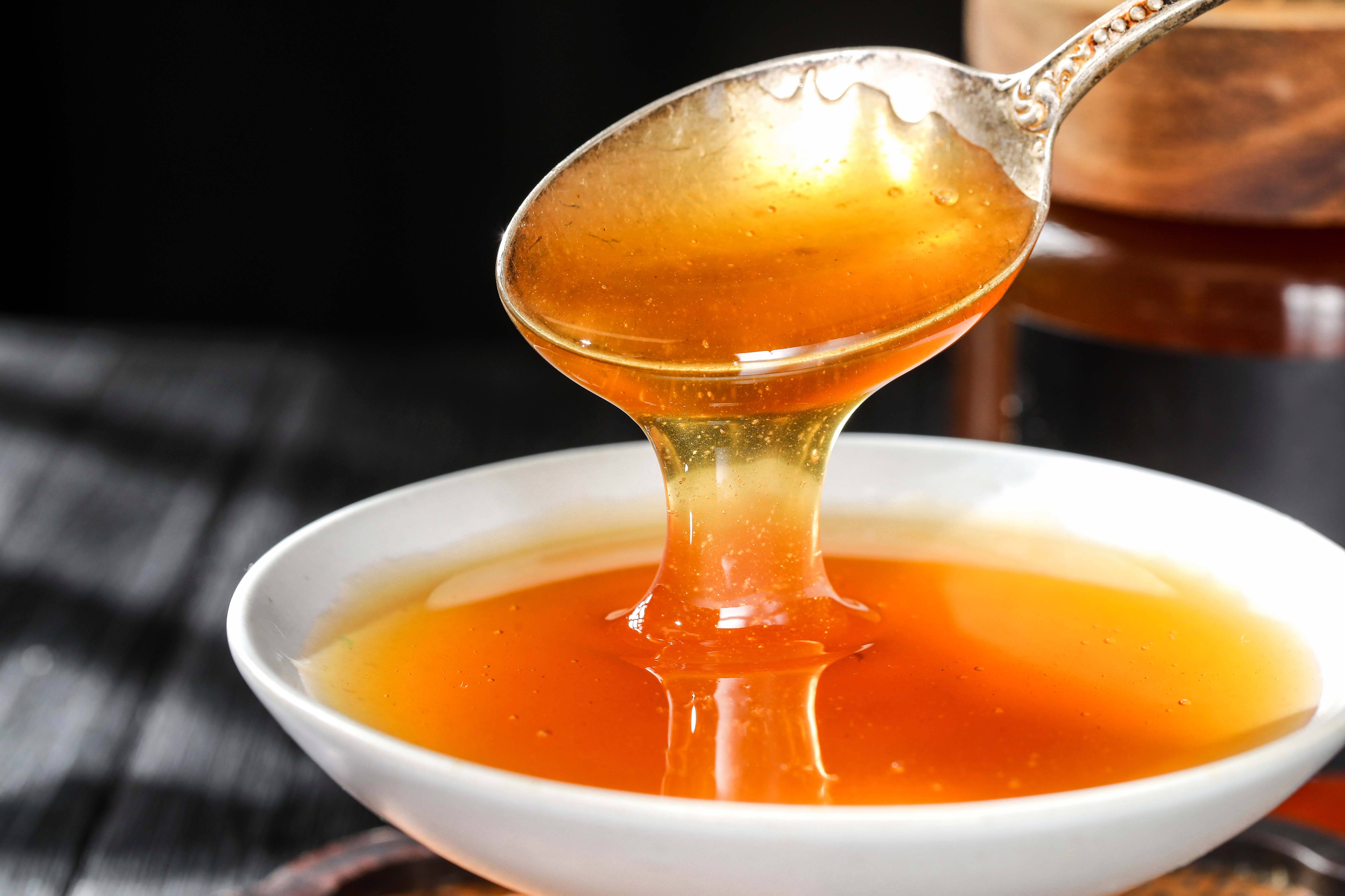 目前只有蜂蜜質(zhì)量檢測(cè)才能準(zhǔn)確地判斷蜂蜜真假