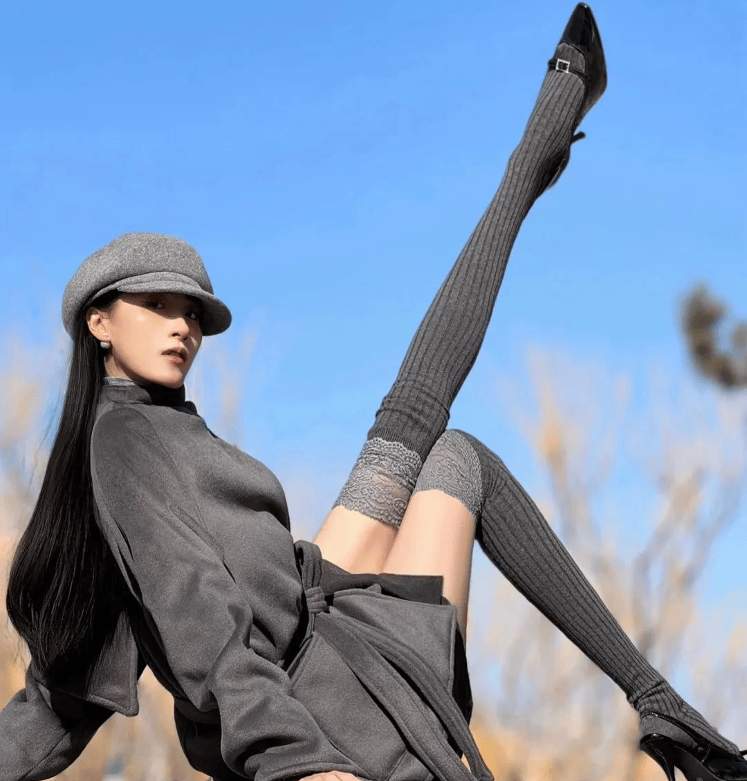 救命，誰能拒絕這樣搭配的長筒襪啊！簡直是欲女神器！ 