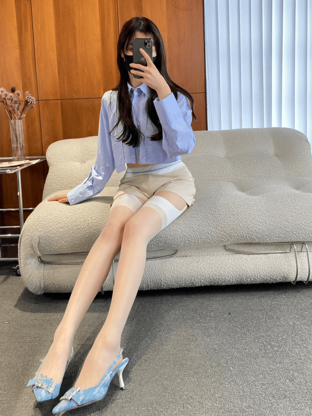 白色吊帶襪，讓你成為純欲的誘惑之星 