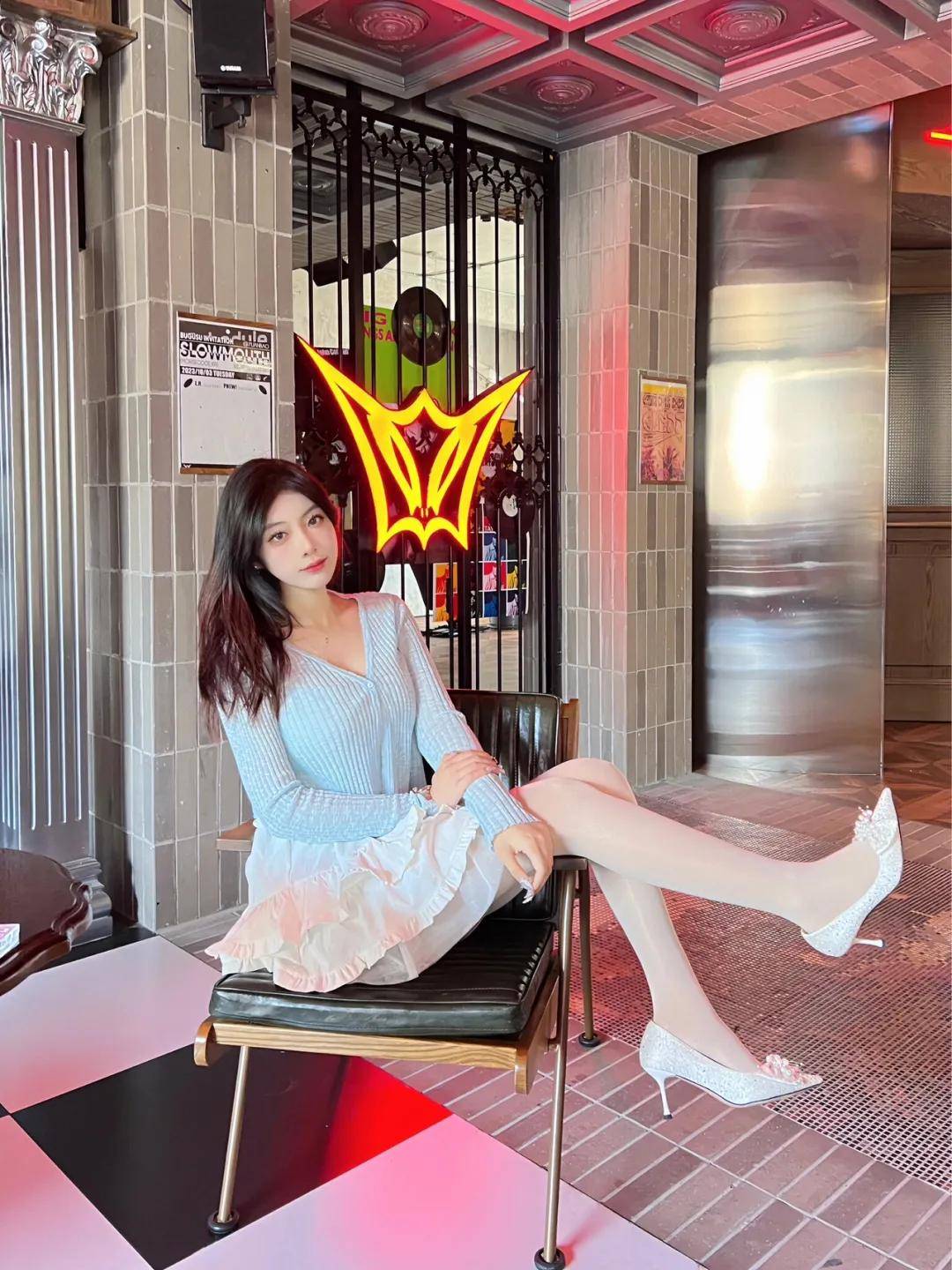 白絲吊帶襪與高跟的完美結(jié)合，性感爆表