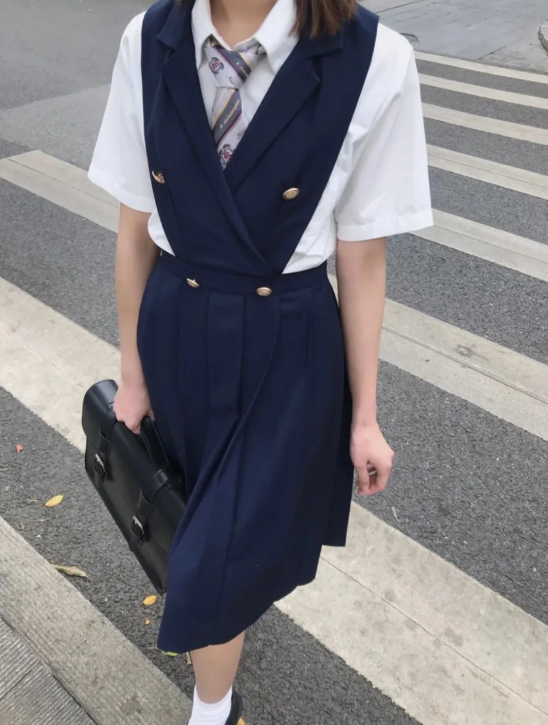 交叉結的護奶裙.jpg